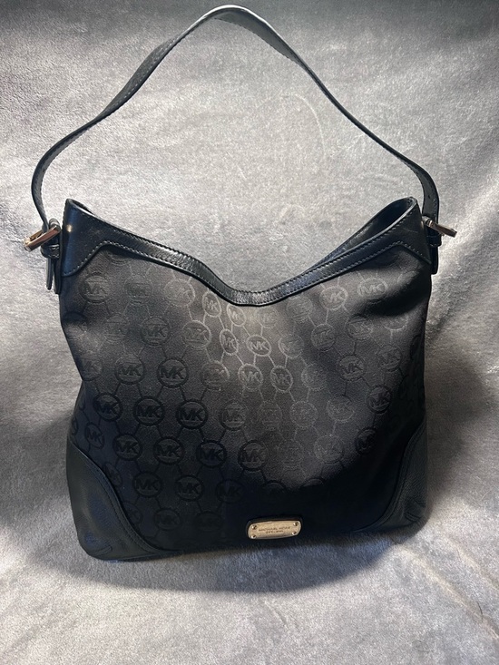 Michael Kors Handbags - Michael Kors Millbrook Hobo w/ Monogram Canvas & Leather Trim